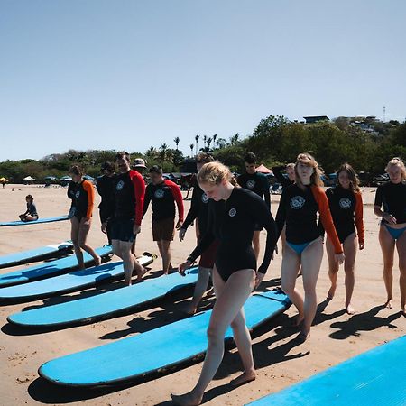 Iguana Surf Camp Hotel Tamarindo Luaran gambar