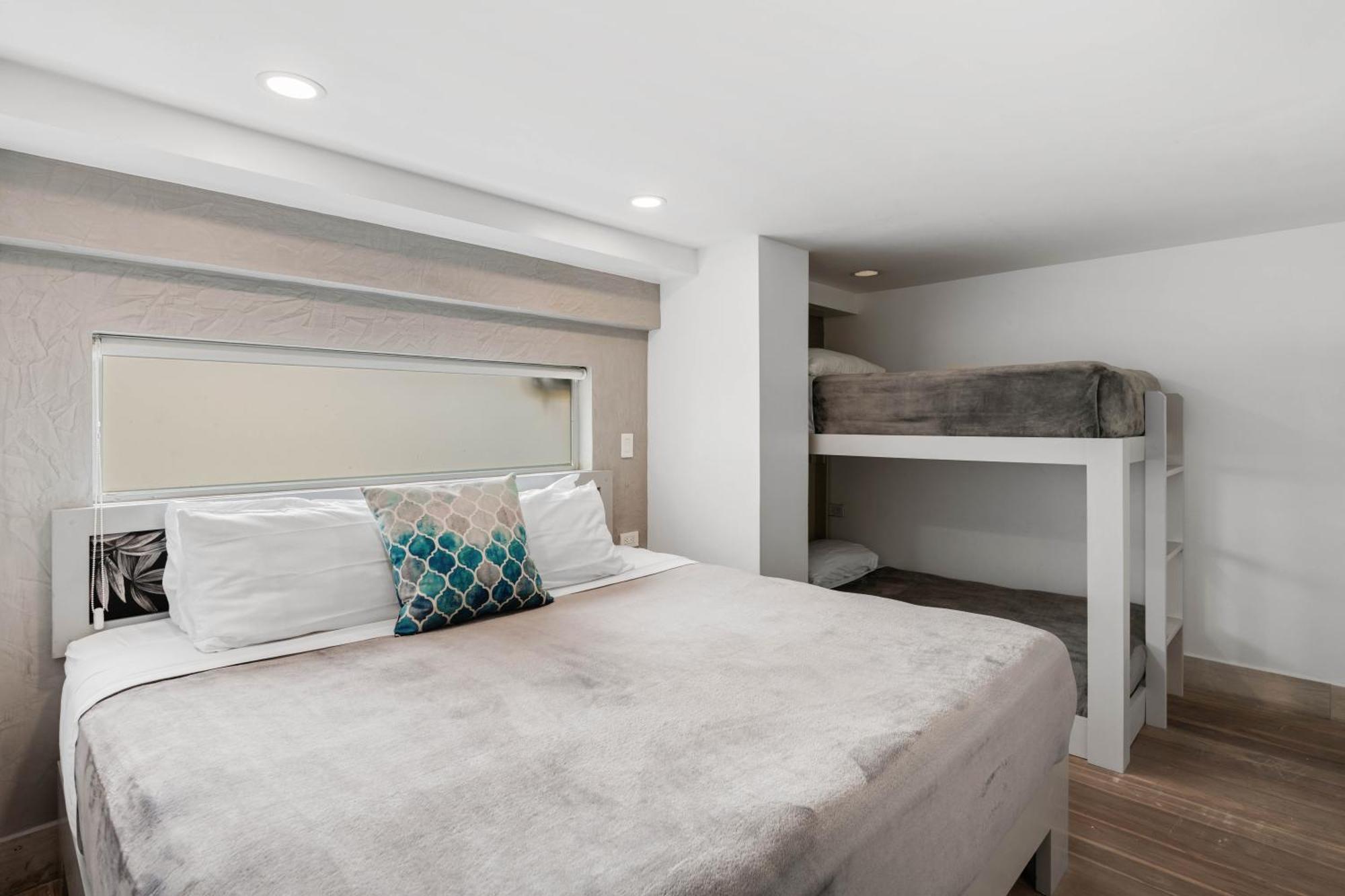 Iguana Surf Camp Hotel Tamarindo Luaran gambar